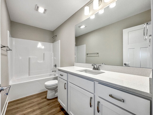 Building Photo - 1404 NE Primrose Ln