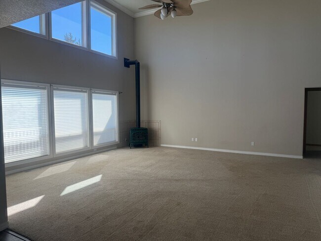 Building Photo - Breathtaking Panoramic Views: Golf Course & Canyon Views Home with Attached Garage in Crooked Riv...