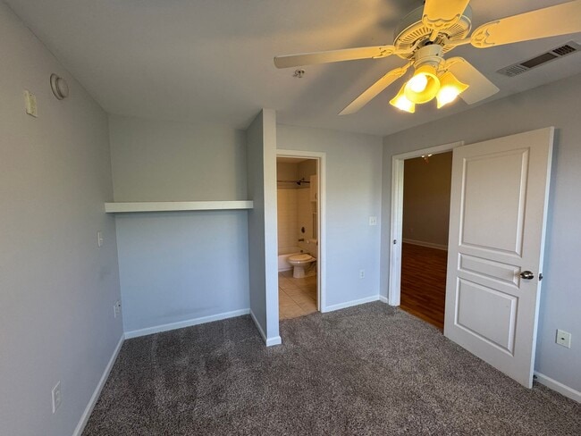 Building Photo - Available Now! 2 Bed/2 Bath in The Woodlands!