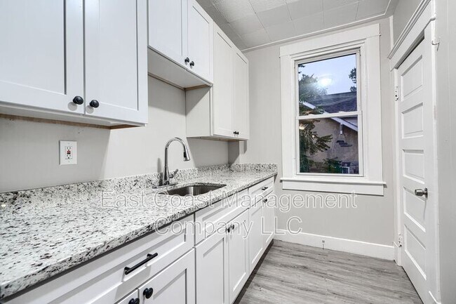 Primary Photo - 5510 Edna Ave