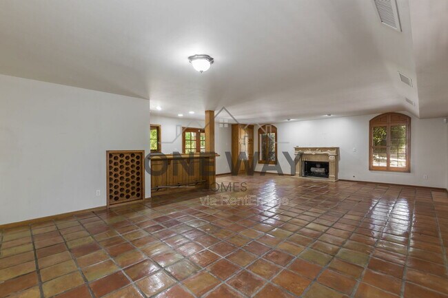 Building Photo - 49 Biltmore Estates Dr