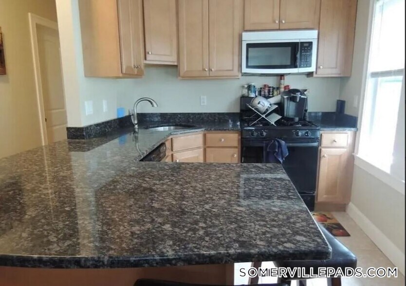 Building Photo - 27 Fairfax St