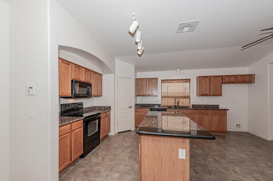 Building Photo - 17571 W Eugene Ter