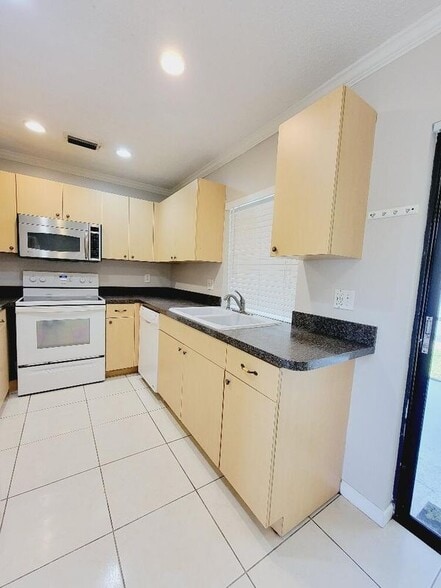 Primary Photo - 12785 Peconic Ct