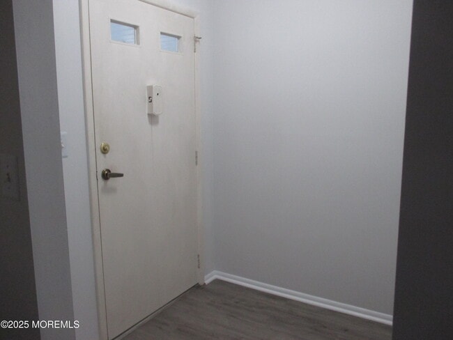 Building Photo - 111B Edinburgh Ln