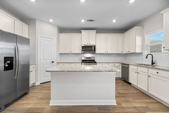 Building Photo - 1006 Whispering Winds Dr