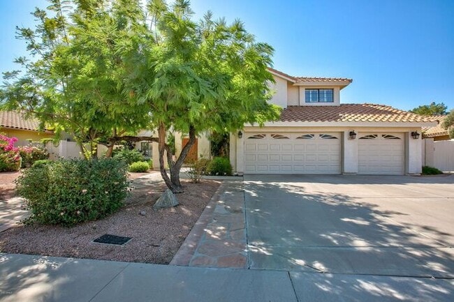 Building Photo - 5 bed 3 bath, 3500 sft in Tempe with pool