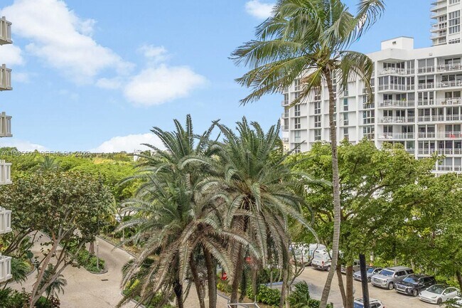 Building Photo - 1111 Crandon Blvd