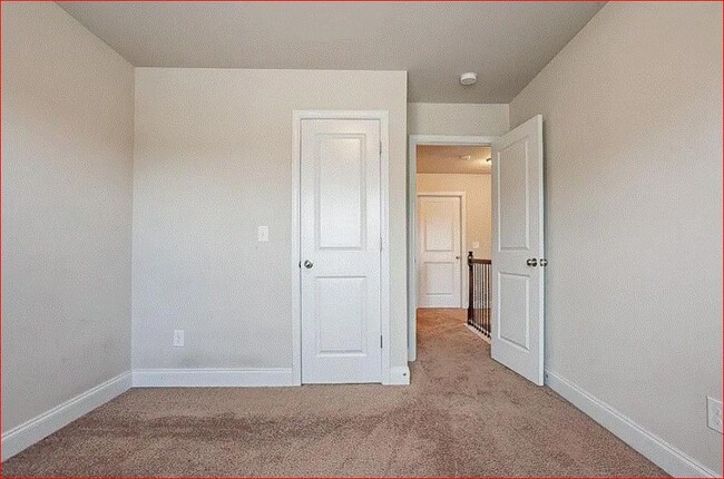 Building Photo - 2508 Fallenleaf Ct NE