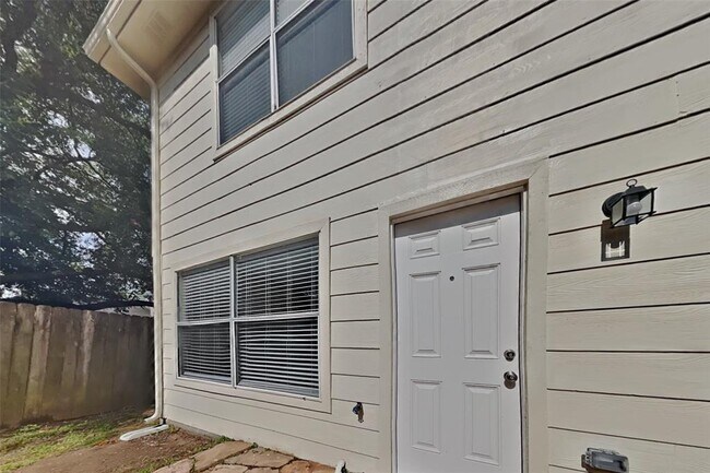 Building Photo - 19538 Shady Bank Dr