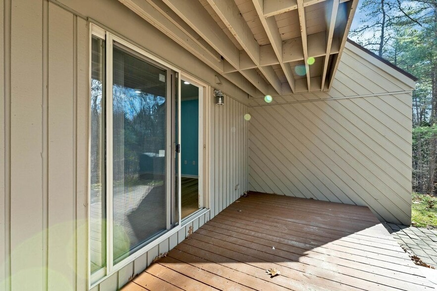 Building Photo - 32 Suffolk, 173