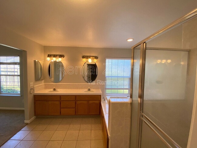 Building Photo - 1239 El Portal Dr