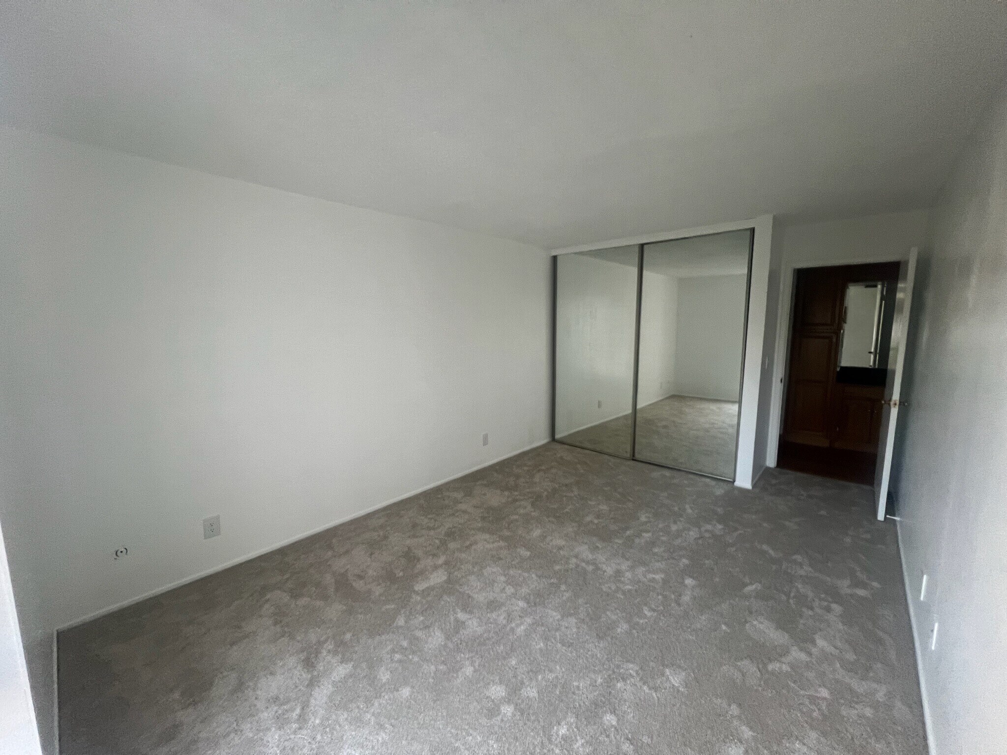 Building Photo - 2 Commodore Dr