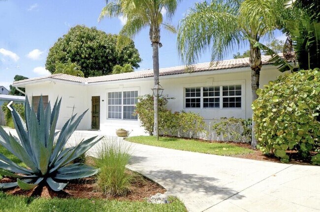 Building Photo - 2031 Pleasant Dr