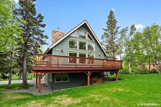 Building Photo - Hillside Retreat