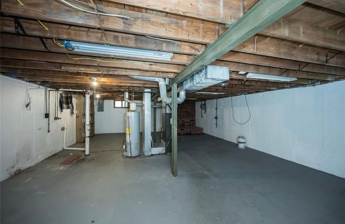 Building Photo - 325 Caithness Rd