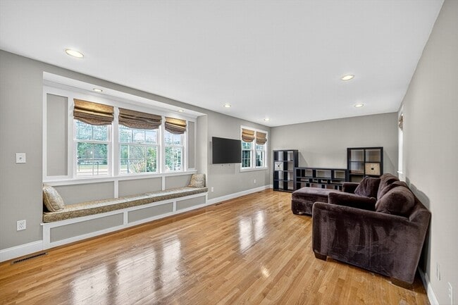 Building Photo - 28 Webster St