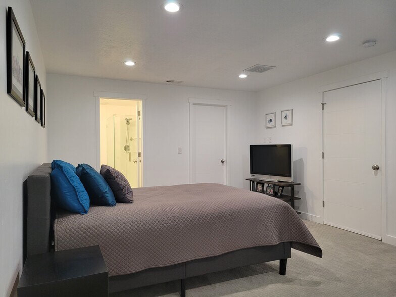 Building Photo - 288 E 510 N