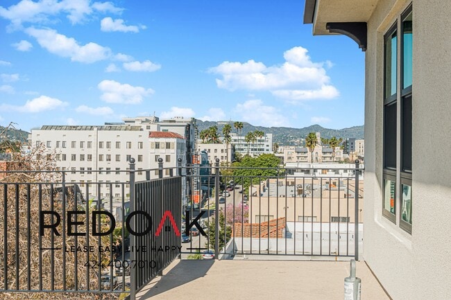 Building Photo - 856 S Gramercy Dr