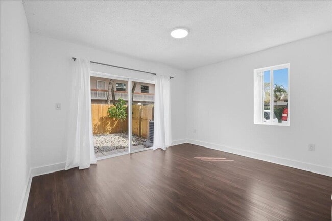 Building Photo - 3940 NW 76th Terrace