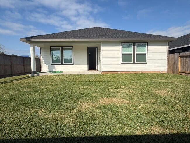 Building Photo - 523 Robin Ct