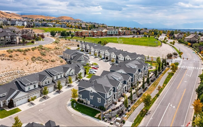 Building Photo - 3 Bedroom/2.5 Bathroom Townhouse in Lehi