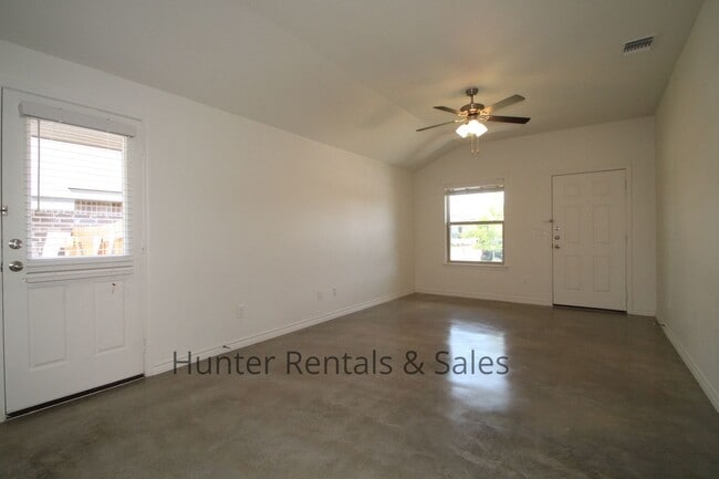 Building Photo - North Killeen Three Bedroom!