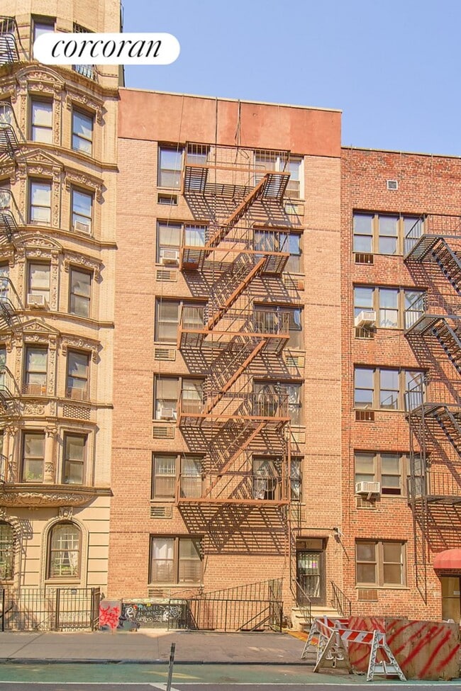 Building Photo - 233 E 12th St