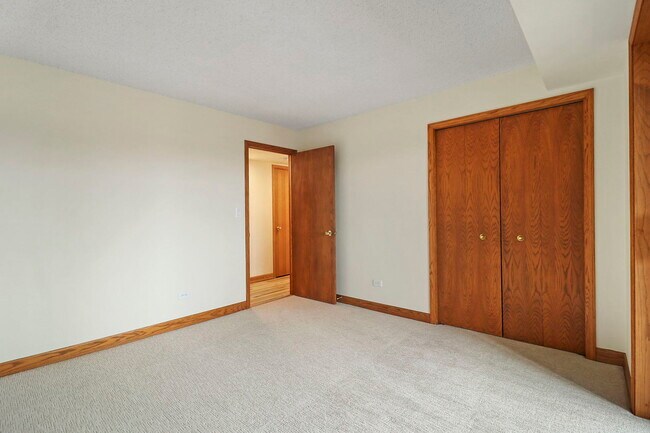 Building Photo - 150 Red Top Dr