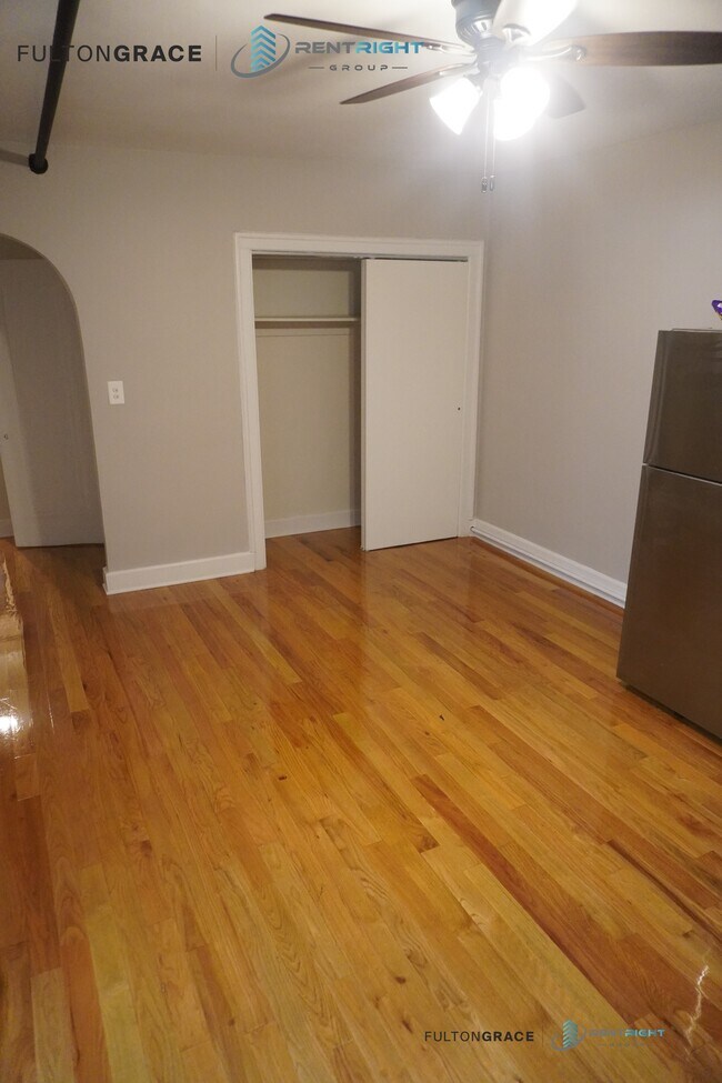 Building Photo - 426 W Briar Pl