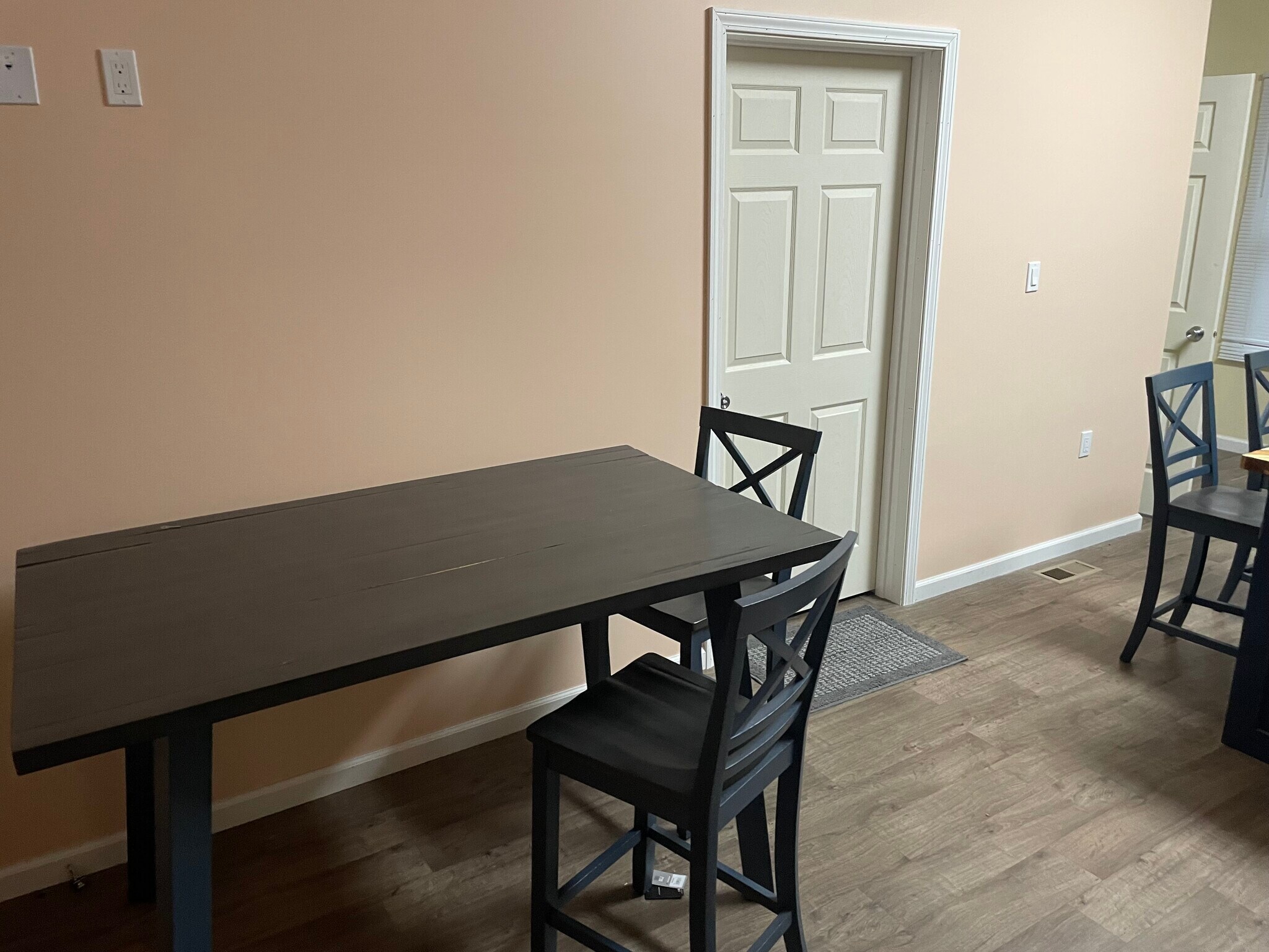 Building Photo - 1909 Greenbush St