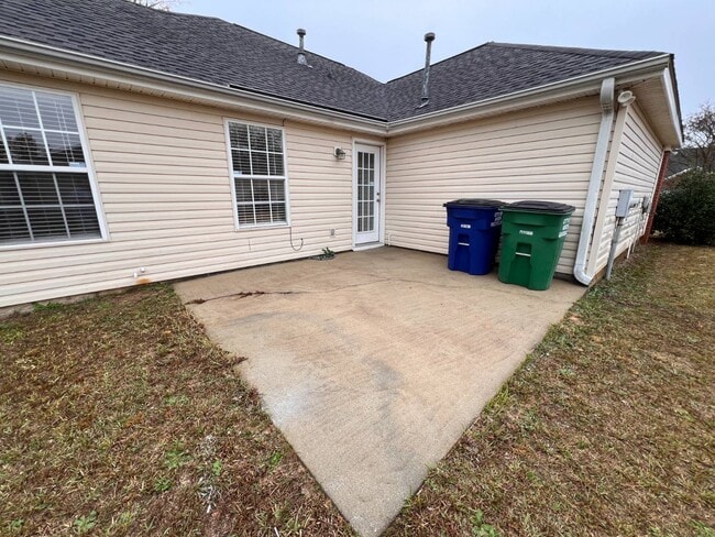 Building Photo - 204 Sand Fox Pl
