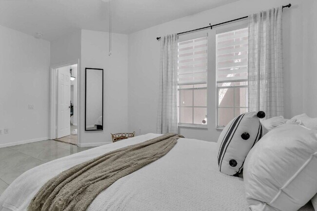 Building Photo - Spacious 3-Bedroom townhome in Kissimmee – Available Now!