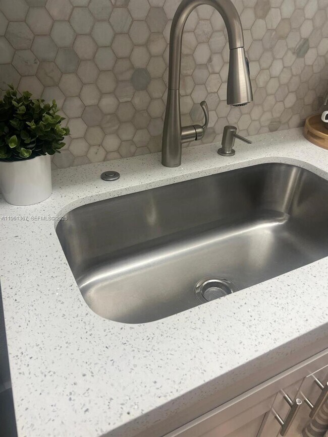 Building Photo - 1400 SW 124th Terrace