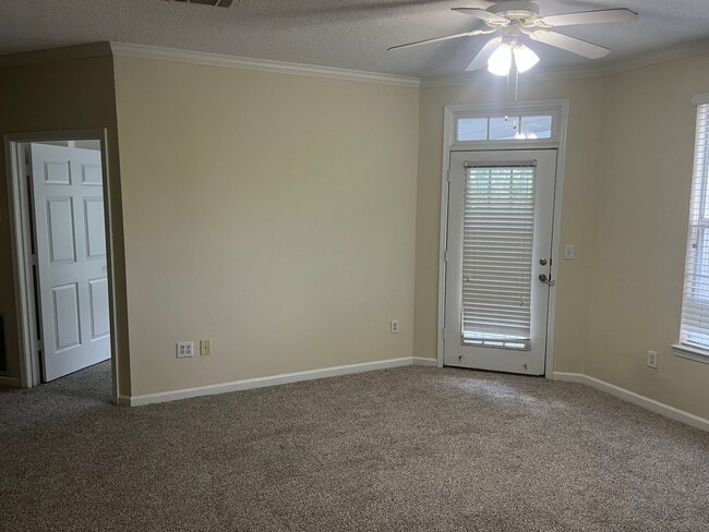 Building Photo - Available now. Great 2 BR unit in The Concord!