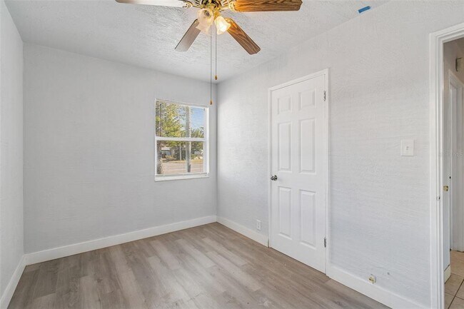 Building Photo - 5409 S Lois Ave