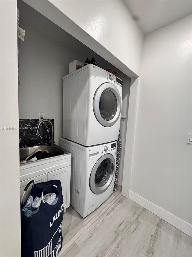 Building Photo - 6159 SW 22nd St