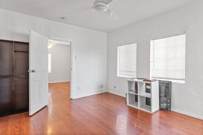 Building Photo - Charming 2 Bedroom, 2 Bathroom Duplex in San Pedro