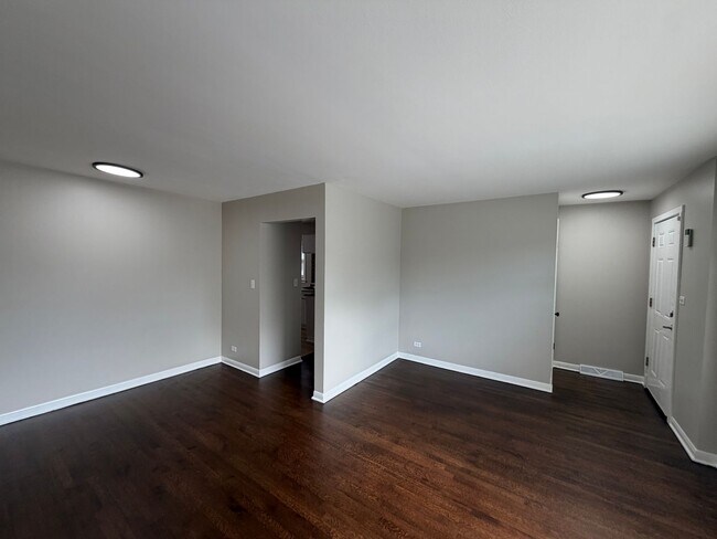 Building Photo - 9756 S Lowe Ave