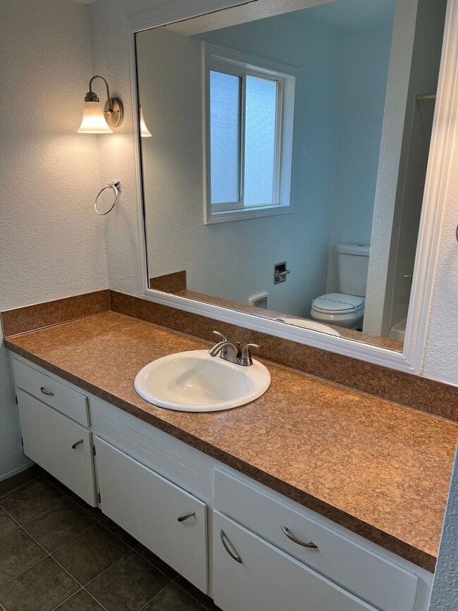 Building Photo - Sh400-402