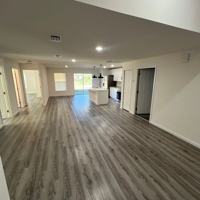 Building Photo - Beautiful 4 Bedroom, 2 Bathroom Home in Palm Bay!!