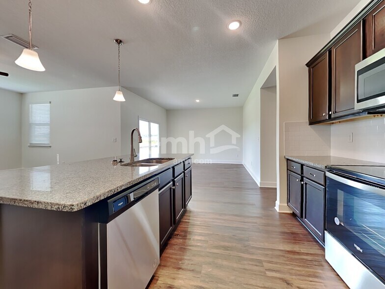 Building Photo - 963 Tan Tara Trl