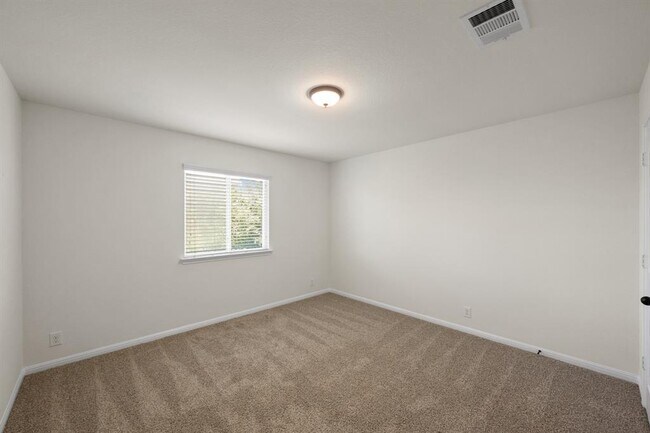 Building Photo - 608 Royal Burgess Dr