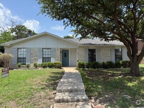 Building Photo - 562 Shadowcrest Ln