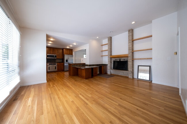Building Photo - 6624 Southcrest Dr