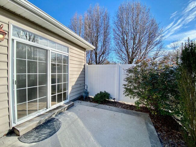 Building Photo - READY July 1st!! End-Unit Condo with Commu...