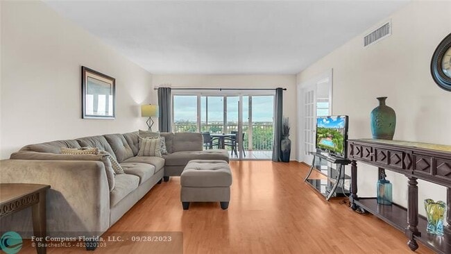 Building Photo - 3150 N Palm Aire Dr
