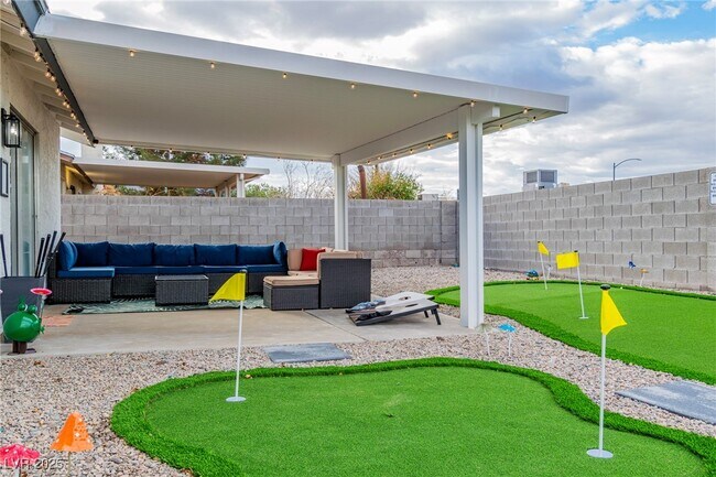 Building Photo - 425 Golden Valley Dr