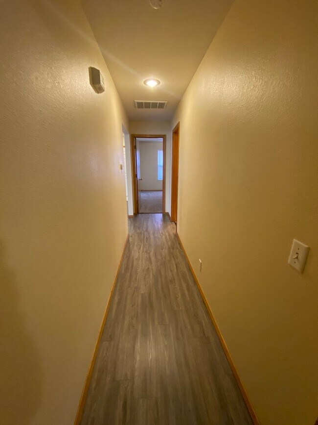 Building Photo - 1231-1231 Bluegrass Rd