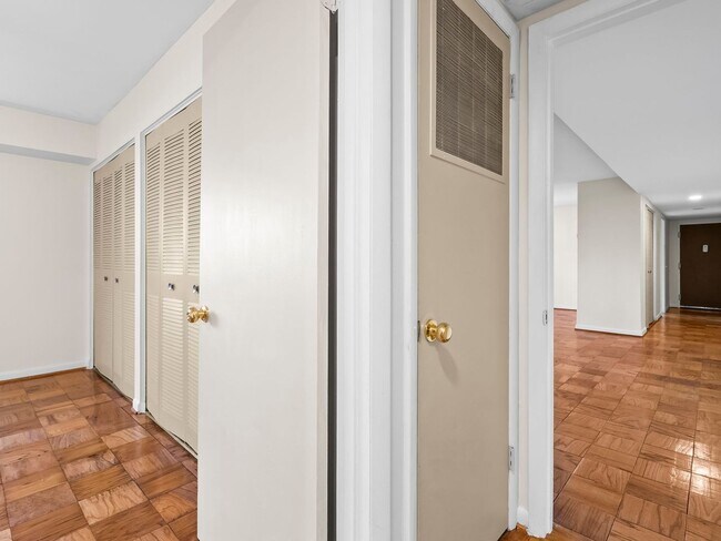 Building Photo - Commuter’s Dream! Large 2BR/2BA Condo Steps from Metro – All Utilities Included!